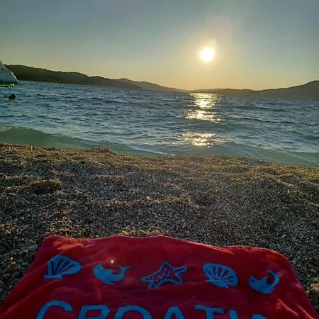 Adria Relax With Private Heated Pool Τρογκίρ