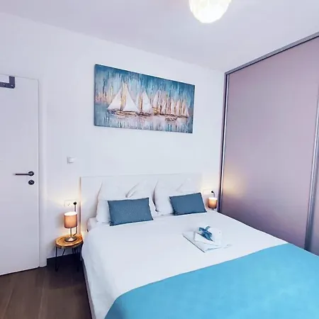 Adria Relax With Private Heated Pool Τρογκίρ