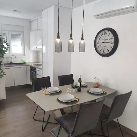 Apartman Adria Relax With Private Heated Pool Trogir