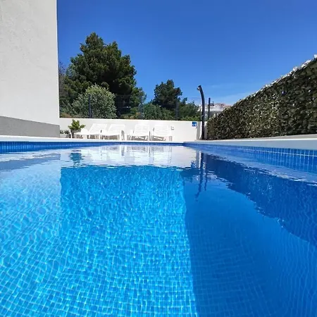 Adria Relax With Private Heated Pool * 트로기르