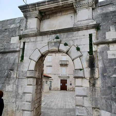 Adria Relax With Private Heated Pool דירה טרוגיר