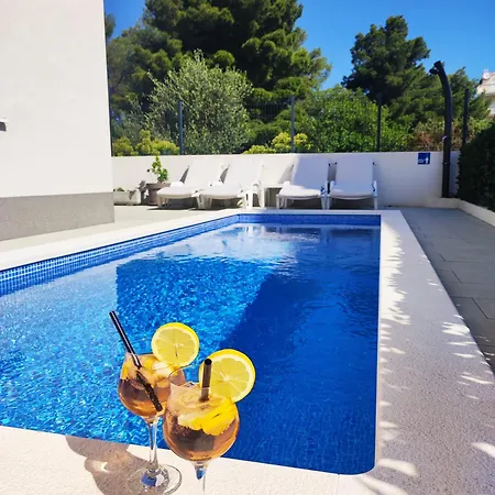 Appartement Adria Relax With Private Heated Pool Trogir
