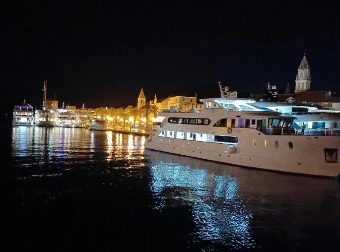 Appartement Adria Relax With Private Heated Pool Trogir