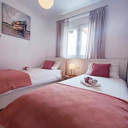 Adria Relax With Private Heated Pool